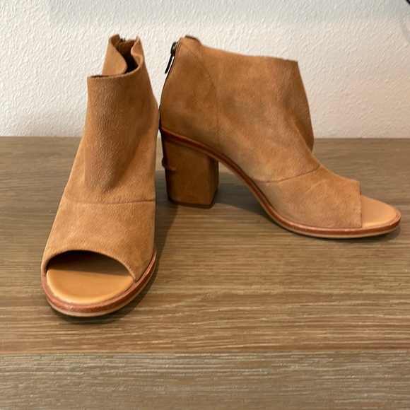 UGG Shoes - UGG Ginger Suede Open Toe Boots Size 8